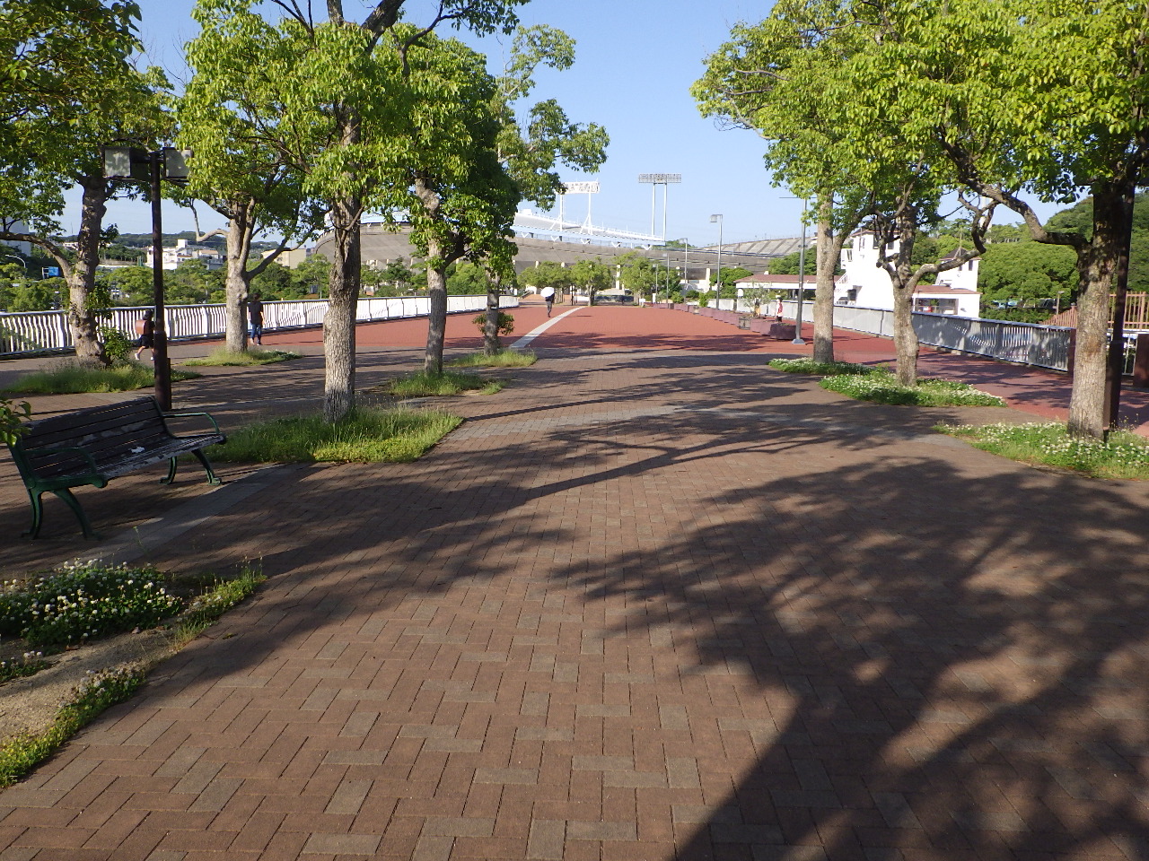 神戸総合運動公園中央橋伸縮装置取替工事